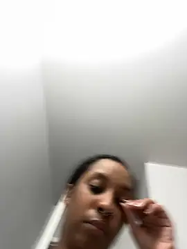 Snapshot of Your_Paris chatting on March 2025 04:43:02 PM Your Paris online show from March 2025 04:43:02 PM