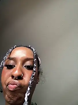 Snapshot of Your_Paris chatting on March 2025 10:11:01 PM Your Paris online show from March 2025 10:11:01 PM