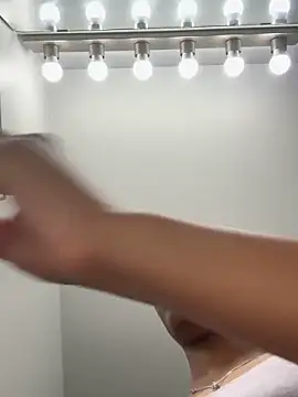 Snapshot of Your_Paris chatting on March 2025 01:45:01 PM Your Paris online show from March 2025 01:45:01 PM