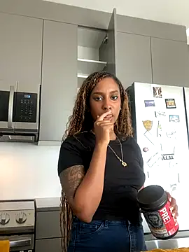 Snapshot of Your_Paris chatting on September 2025 05:24:02 PM Your Paris online show from September 2025 05:24:02 PM