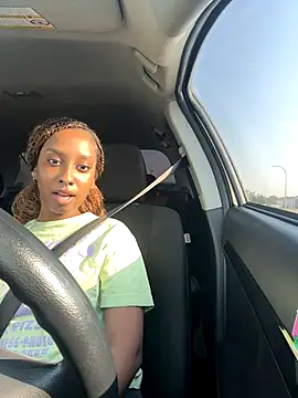 Snapshot of Your_Paris chatting on September 2025 04:07:01 PM Your Paris online show from September 2025 04:07:01 PM