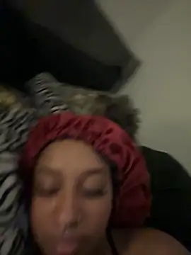 Snapshot of Your_Paris chatting on October 2025 12:36:02 PM Your Paris online show from October 2025 12:36:02 PM