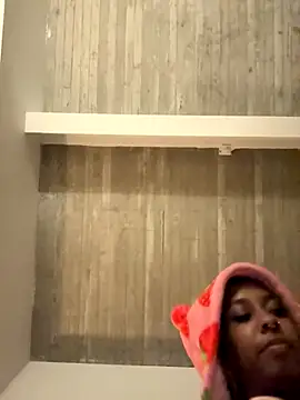 Snapshot of Your_Paris chatting on October 2025 09:41:02 AM Your Paris online show from October 2025 09:41:02 AM