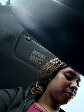 Snapshot of Your_Paris chatting on October 2025 02:29:02 PM Your Paris online show from October 2025 02:29:02 PM