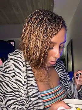 Snapshot of Your_Paris chatting on October 2025 02:34:02 AM Your Paris online show from October 2025 02:34:02 AM