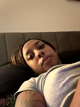 Snapshot of Your_Paris chatting on October 2025 12:39:02 PM Your Paris online show from October 2025 12:39:02 PM