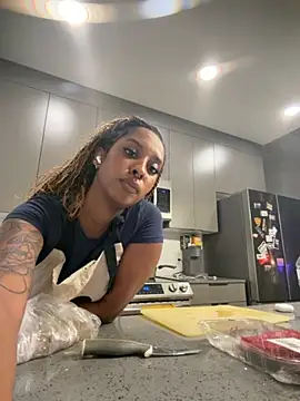 Snapshot of Your_Paris chatting on October 2025 12:30:02 AM Your Paris online show from October 2025 12:30:02 AM