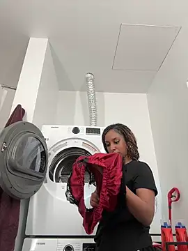 Snapshot of Your_Paris chatting on October 2025 06:13:02 PM Your Paris online show from October 2025 06:13:02 PM