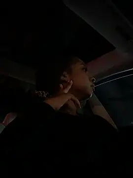 Snapshot of Your_Paris chatting on November 2025 11:59:02 PM Your Paris online show from November 2025 11:59:02 PM