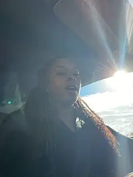 Snapshot of Your_Paris chatting on November 2025 04:29:02 PM Your Paris online show from November 2025 04:29:02 PM