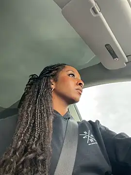 Snapshot of Your_Paris chatting on November 2025 08:51:01 PM Your Paris online show from November 2025 08:51:01 PM