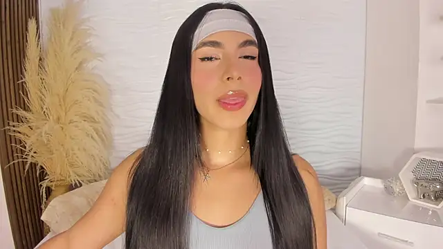 Snapshot of IsabelleFoxx_ chatting on December 2025 10:05:02 PM IsabelleFoxx online show from December 2025 10:05:02 PM