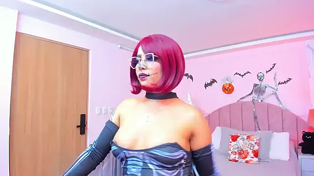 Snapshot of MadelaineJones chatting on October 2025 05:47:03 PM MadelaineJones online show from October 2025 05:47:03 PM