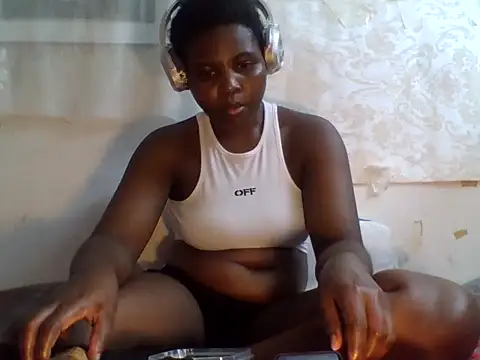 queenzuena online show from July 2026 09:42:01 PM