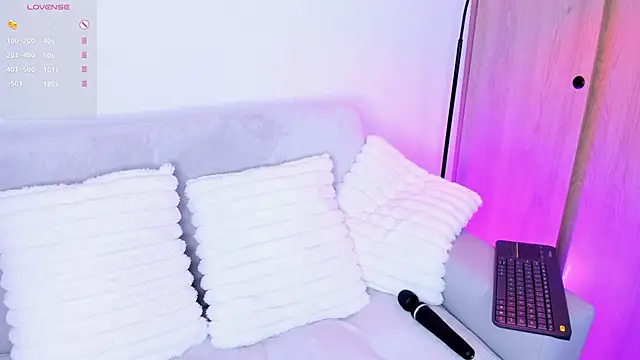 Snapshot of meow_moon_ chatting on October 2025 11:25:01 AM meow moon online show from October 2025 11:25:01 AM