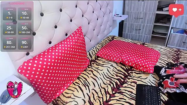 Snapshot of Krystal_Cruz chatting on January 2025 12:16:02 PM Krystal Cruz online show from January 2025 12:16:02 PM