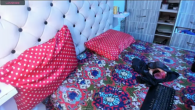 Snapshot of Krystal_Cruz chatting on February 2025 11:36:02 AM Krystal Cruz online show from February 2025 11:36:02 AM