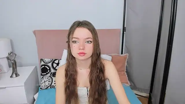 Snapshot of GraceLips chatting on December 2024 06:37:01 AM GraceLips online show from December 2024 06:37:01 AM