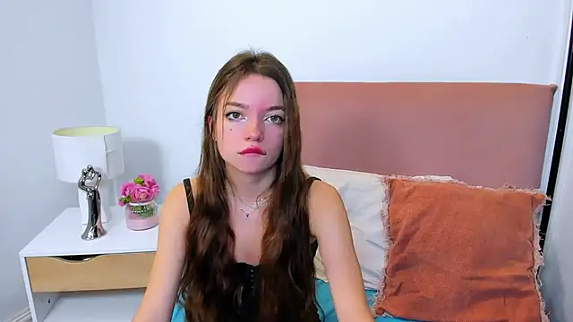 Snapshot of GraceLips chatting on February 2025 06:29:02 AM GraceLips online show from February 2025 06:29:02 AM