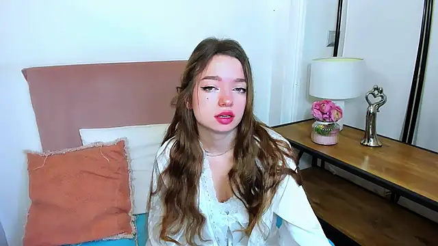 Snapshot of GraceLips chatting on March 2025 08:35:01 AM GraceLips online show from March 2025 08:35:01 AM