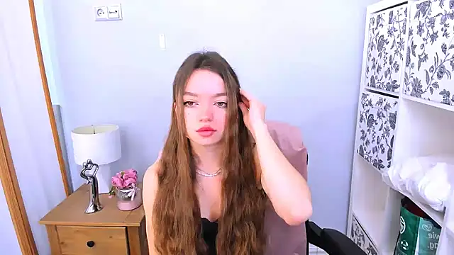 Snapshot of GraceLips chatting on March 2025 06:35:02 AM GraceLips online show from March 2025 06:35:02 AM