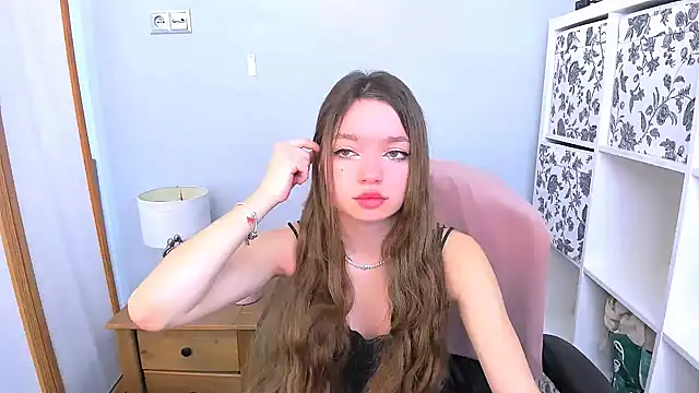 Snapshot of GraceLips chatting on March 2025 06:22:01 AM GraceLips online show from March 2025 06:22:01 AM