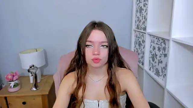 Snapshot of GraceLips chatting on October 2025 05:43:02 AM GraceLips online show from October 2025 05:43:02 AM