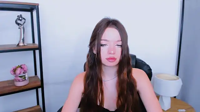 Snapshot of GraceLips chatting on October 2025 09:30:01 PM GraceLips online show from October 2025 09:30:01 PM