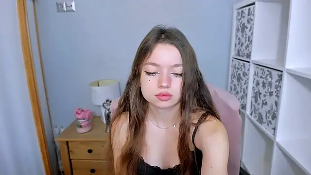 Snapshot of GraceLips chatting on October 2025 06:47:01 AM GraceLips online show from October 2025 06:47:01 AM