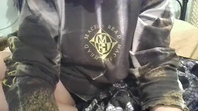 Snapshot of MissKisu chatting on December 2025 10:52:01 PM MissKisu online show from December 2025 10:52:01 PM