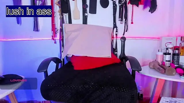 LucyStrike  online show from March 2026 10:36:02 PM