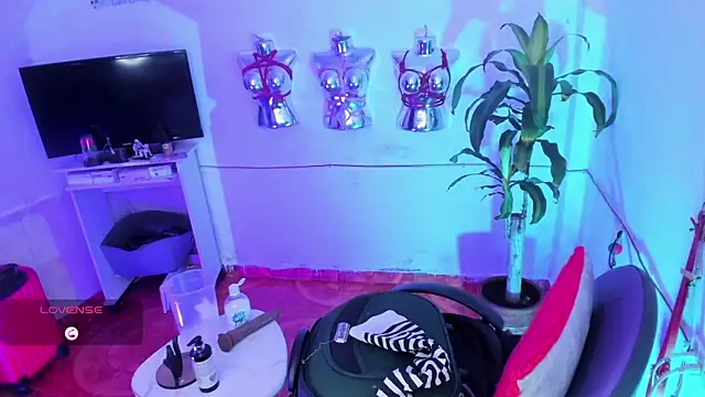 LucyStrike  online show from May 2026 02:30:01 AM