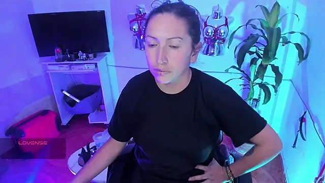LucyStrike  online show from June 2026 01:40:01 AM