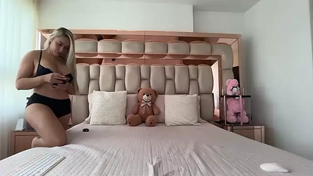 Snapshot of candy-sam28 chatting on January 2026 03:04:02 PM candy-sam28 online show from January 2026 03:04:02 PM