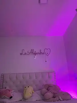 Snapshot of alee_lenoxx chatting on March 2025 06:05:02 AM alee lenoxx online show from March 2025 06:05:02 AM