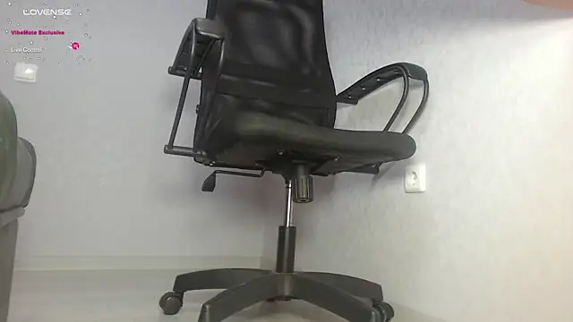 Snapshot of blondiana13 chatting on March 2025 12:33:02 PM blondiana13 online show from March 2025 12:33:02 PM