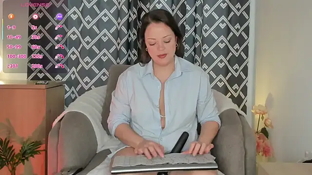 alyjonesoficiall online show from May 2026 06:46:02 PM