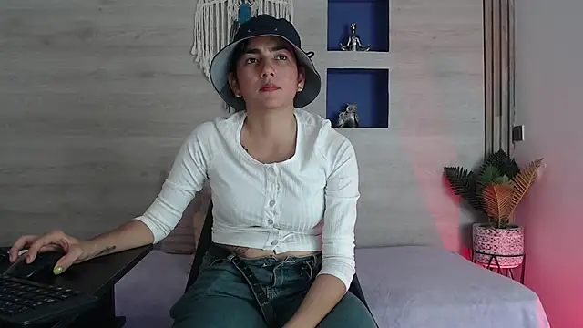 Dakotagloss online show from May 2026 09:46:02 PM