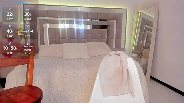 Snapshot of Nicolle_foxy chatting on December 2024 07:07:01 PM Nicolle foxy online show from December 2024 07:07:01 PM