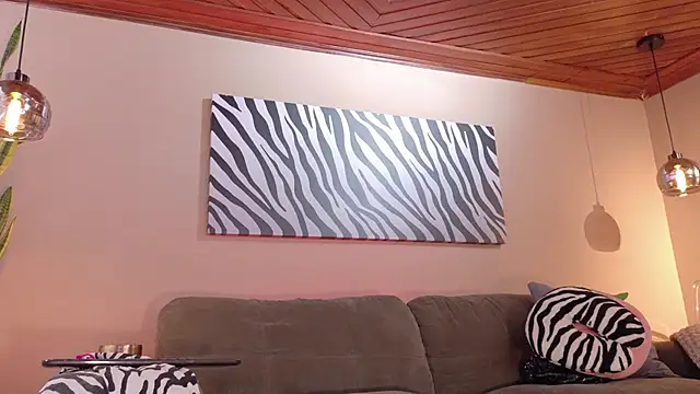 Hannah Borbon online show from September 2025 05:40:02 PM