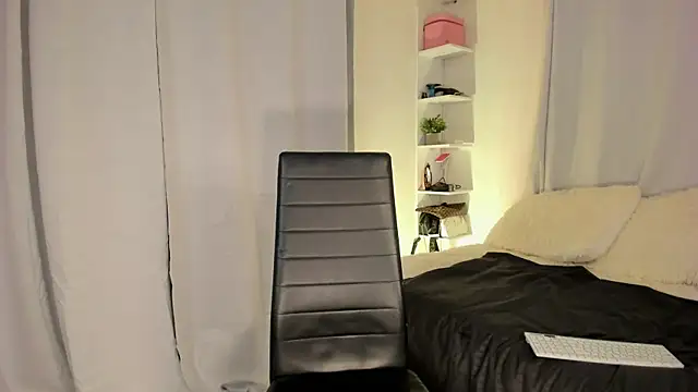 cami cruzz online show from July 2026 08:35:02 PM