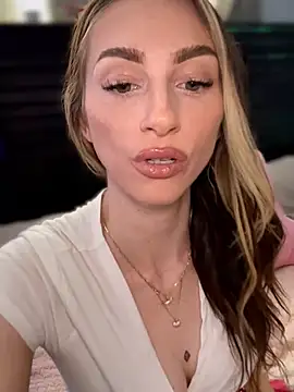BrattyBae xo online show from July 2026 06:21:01 PM