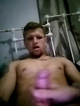 Bentley9825 online show from March 2026 07:31:01 PM