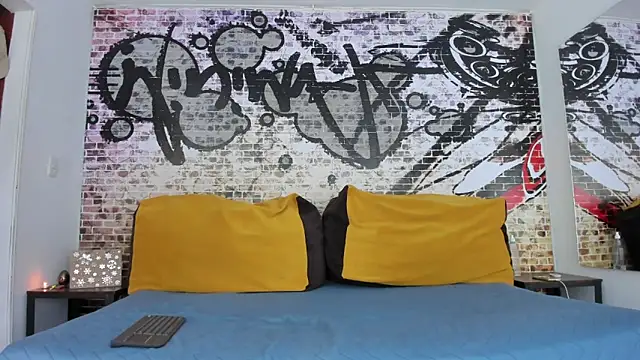 its me miley online show from December 2024 01:17:02 PM