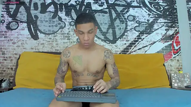 its me miley online show from March 2025 04:24:01 PM