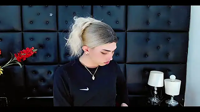 Daniela Pink  online show from February 2026 07:09:01 PM