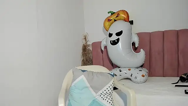 Snapshot of Tahira_21_ chatting on October 2025 07:37:01 PM Tahira 21 online show from October 2025 07:37:01 PM