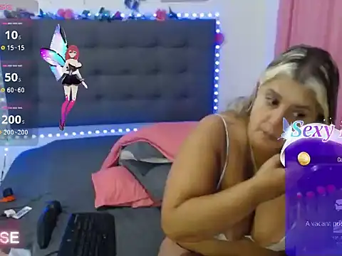 LenaDIaz online show from July 2026 07:23:01 PM