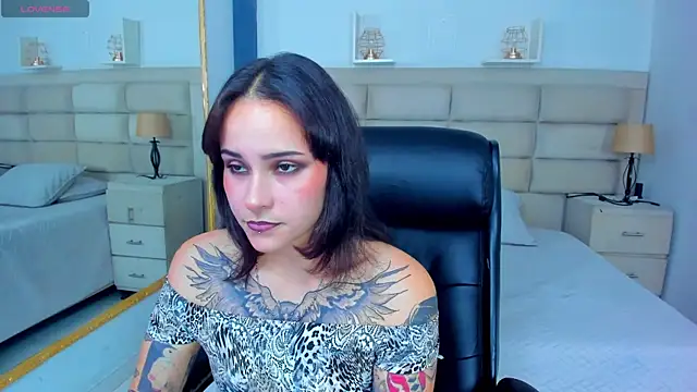 AnnyThompson  online show from October 2025 09:24:01 PM