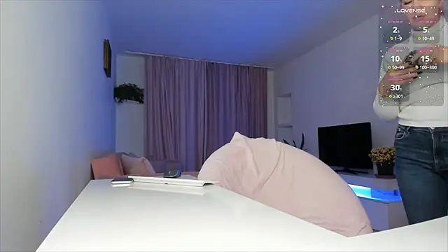 Snapshot of xqueenyasmine chatting on December 2024 03:02:02 AM xqueenyasmine online show from December 2024 03:02:02 AM